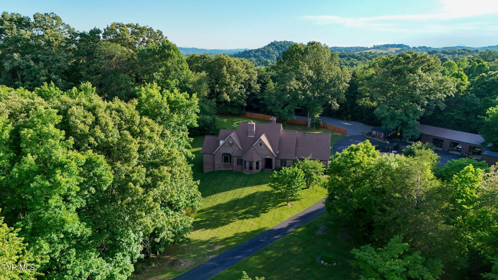 Property Photo: 420 Fairway Estates Drive TN 37617