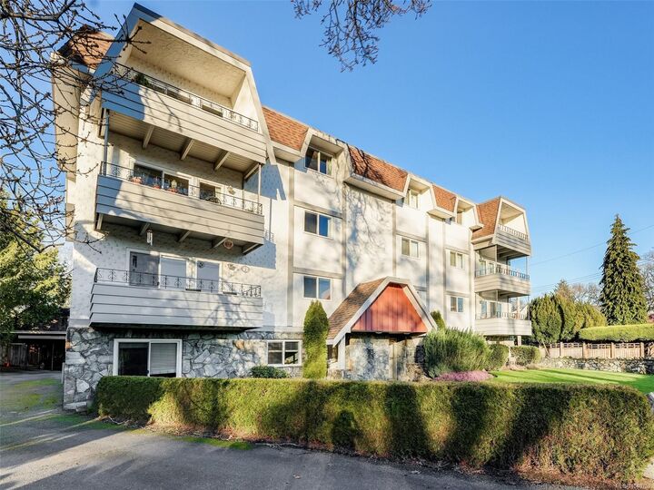 2340 Oak Bay Ave #302 — photo 1