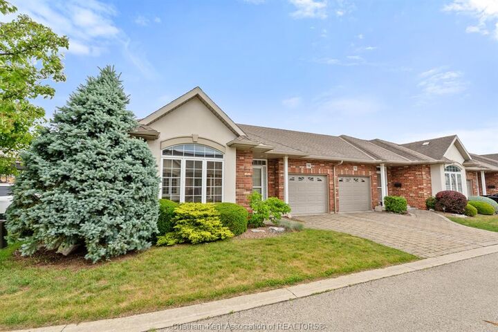 Property Photo: 15 Oakgrove Lane ON N7L 5R9