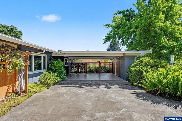 Property Photo:  1705 NW Menlo Dr  OR 97330 