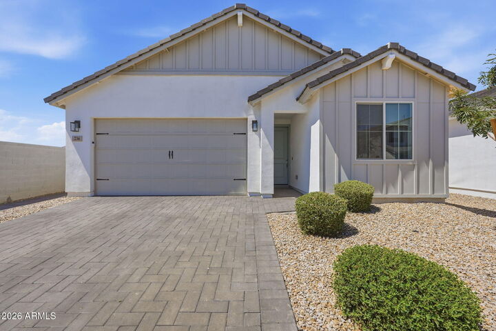 Property Photo:  236 E Leland Road  AZ 85140 