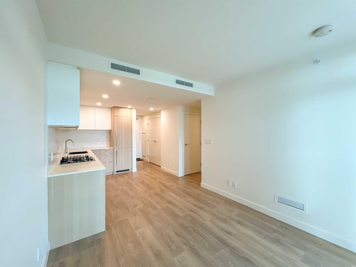Property Photo: 308 Alderson Avenue 2208 BC V3K 0J2