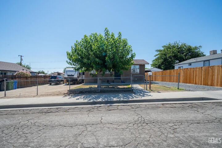 Property Photo: 316 S 8th Street CA 93268