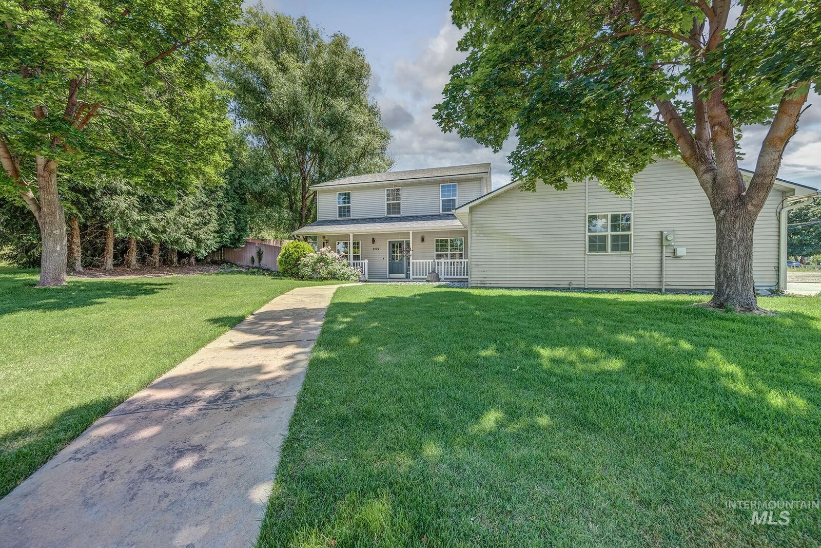 Property Photo:  2102 1st Ave N  ID 83661 