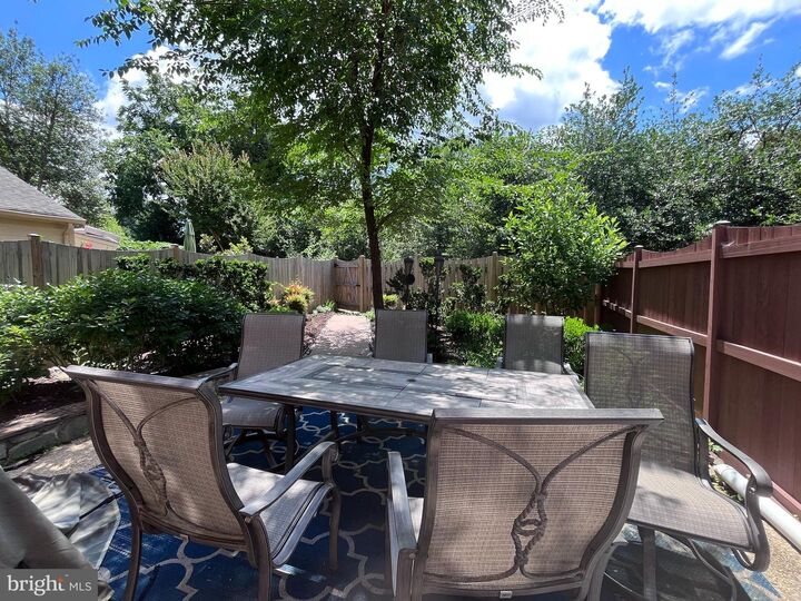 Property Photo: 7328 Aynsley Lane VA 22102