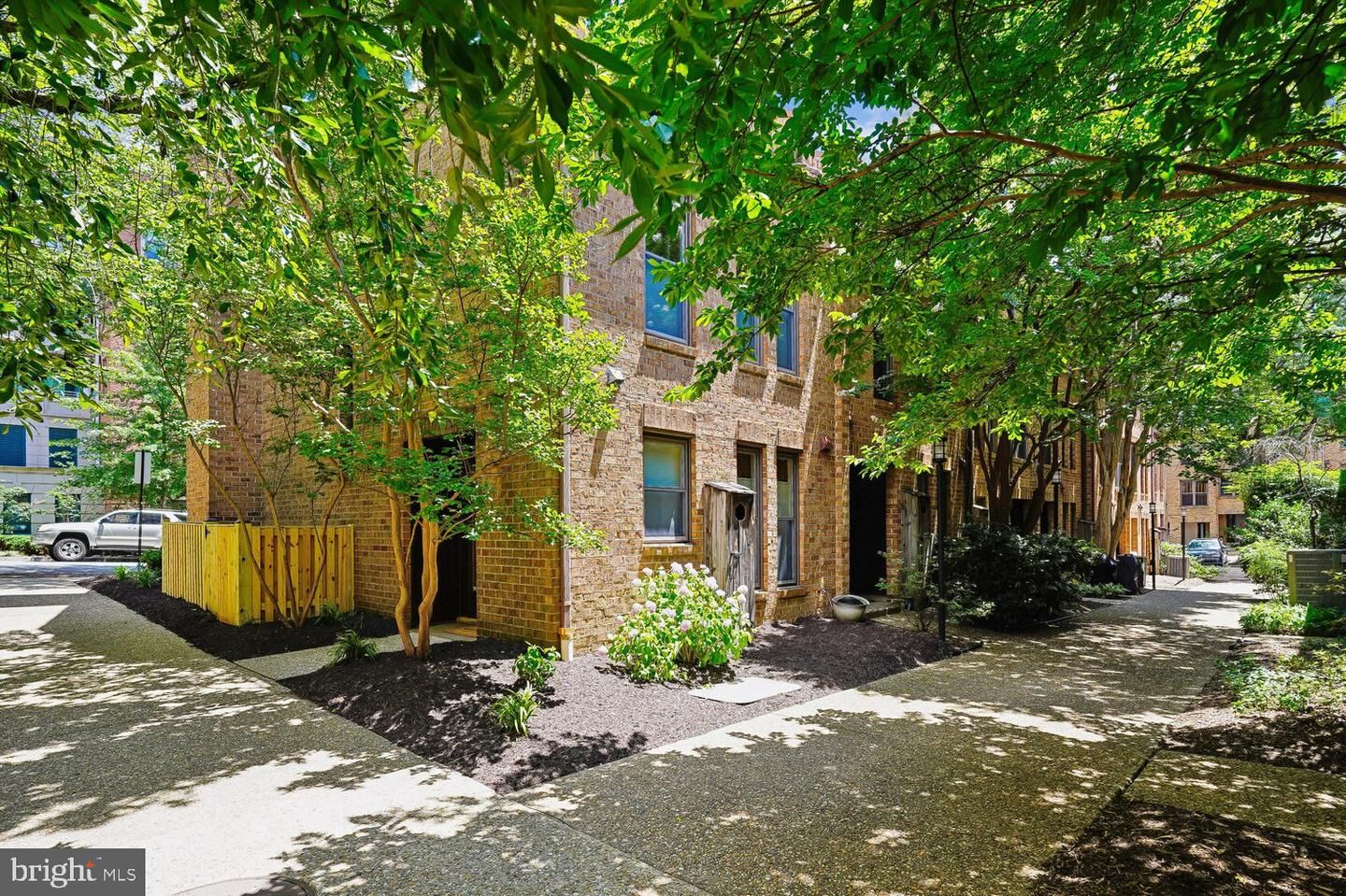 Property Photo:  4413 7th Street N  VA 22203 