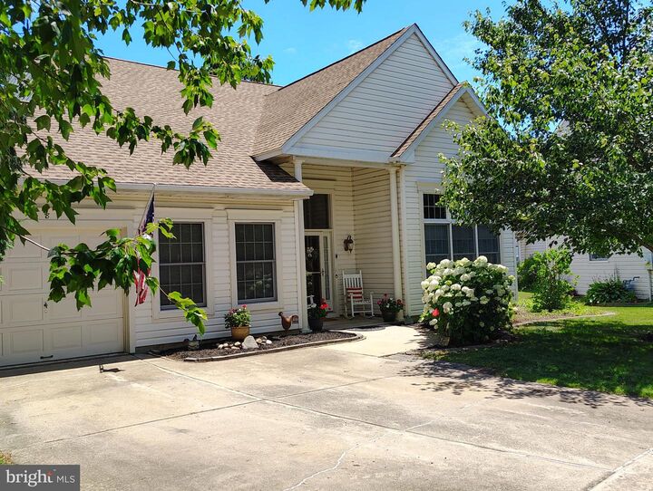 Property Photo:  8 Parkview Circle  NJ 08022 