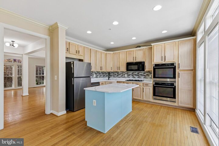 Property Photo: 43809 Water Bay Terrace VA 20176