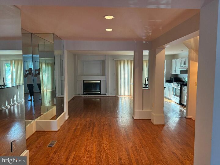 Property Photo: 12097 Edgemere Circle VA 20190