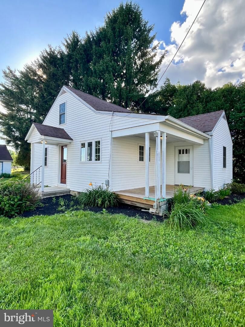 Property Photo: 6280 Morgantown Road PA 19543