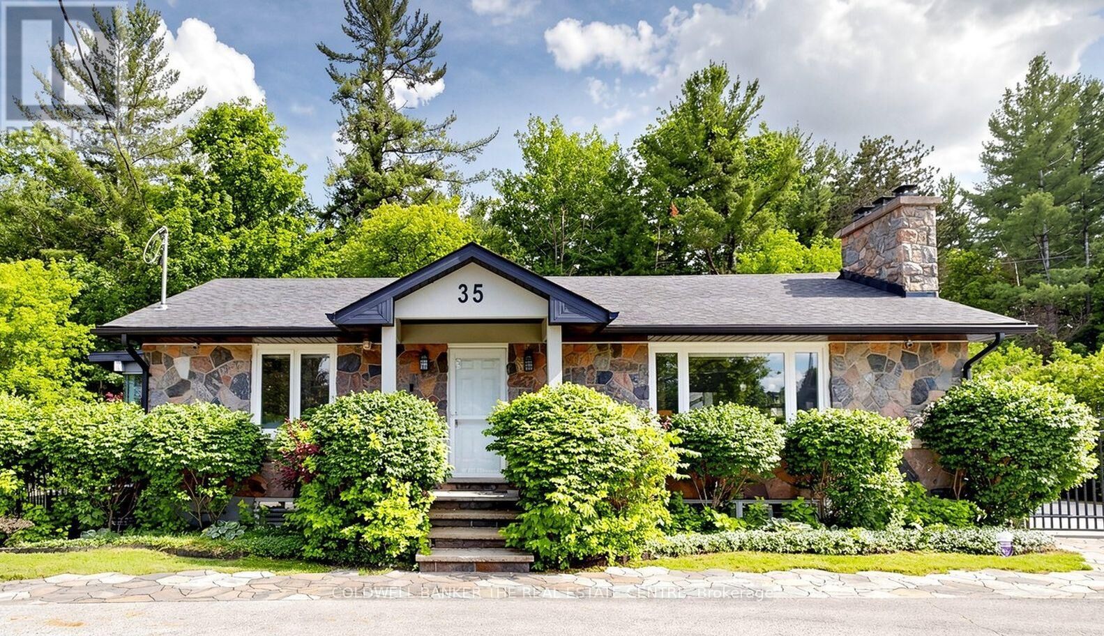 Property Photo:  35 Parkside Drive  ON L9N 1G2 