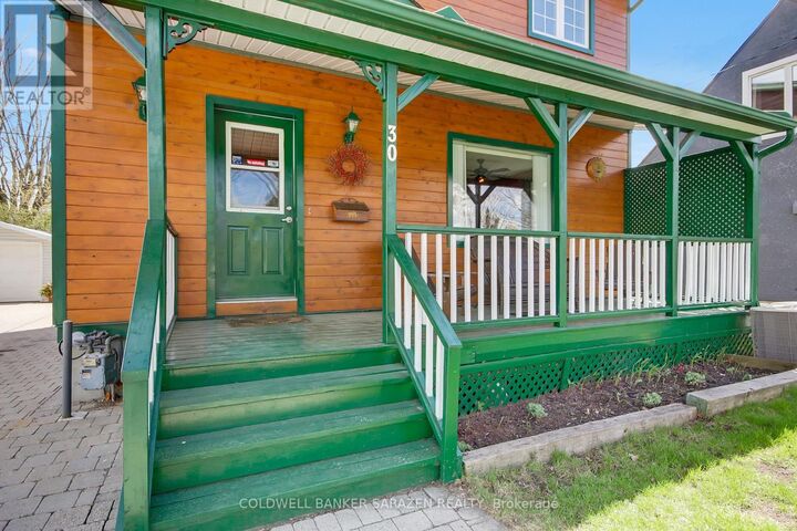 Property Photo: 30 Harrold Place ON K1Z 7N5
