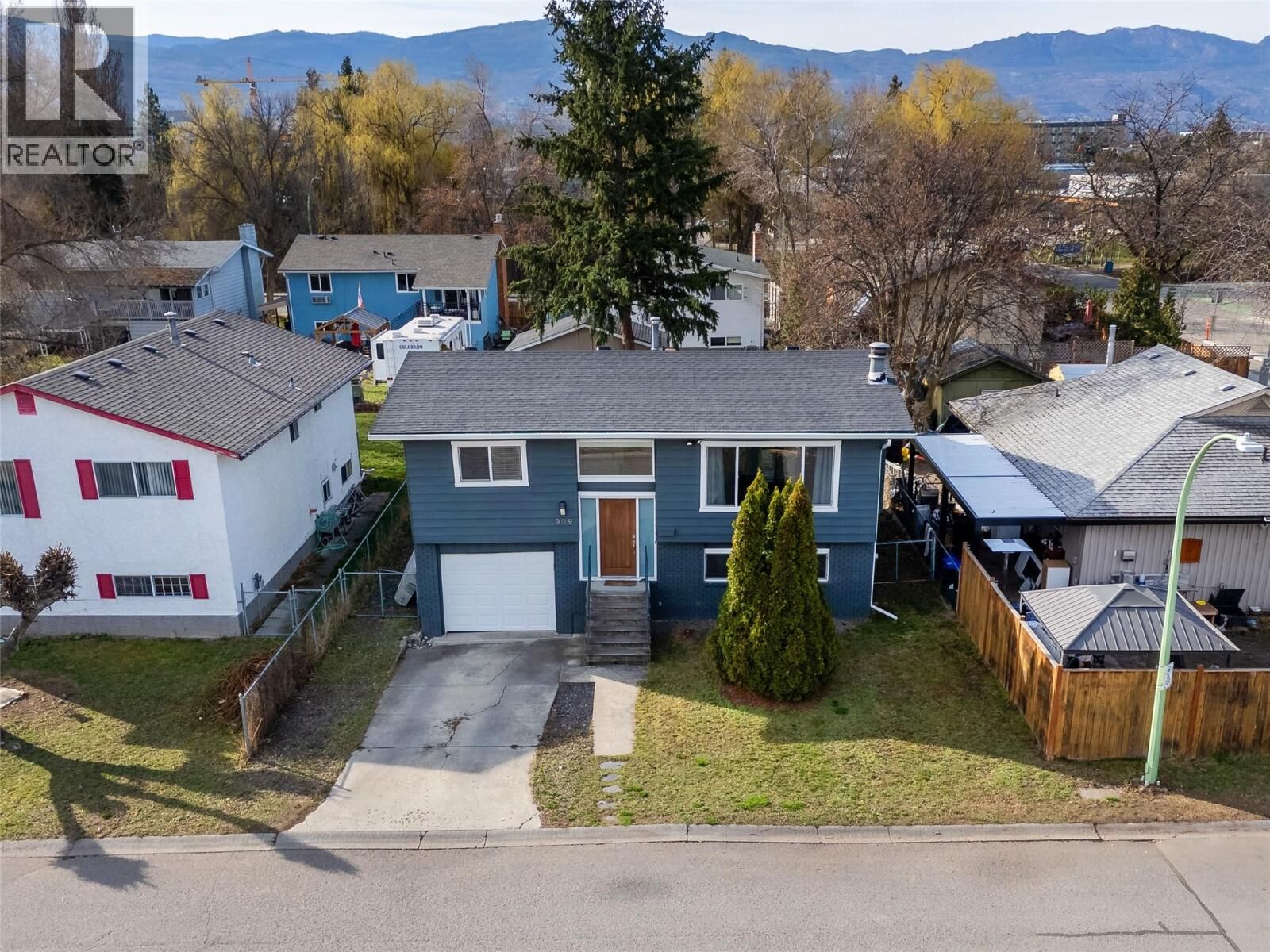 Property Photo:  909 Grenfell Court  BC V1Y 8C5 