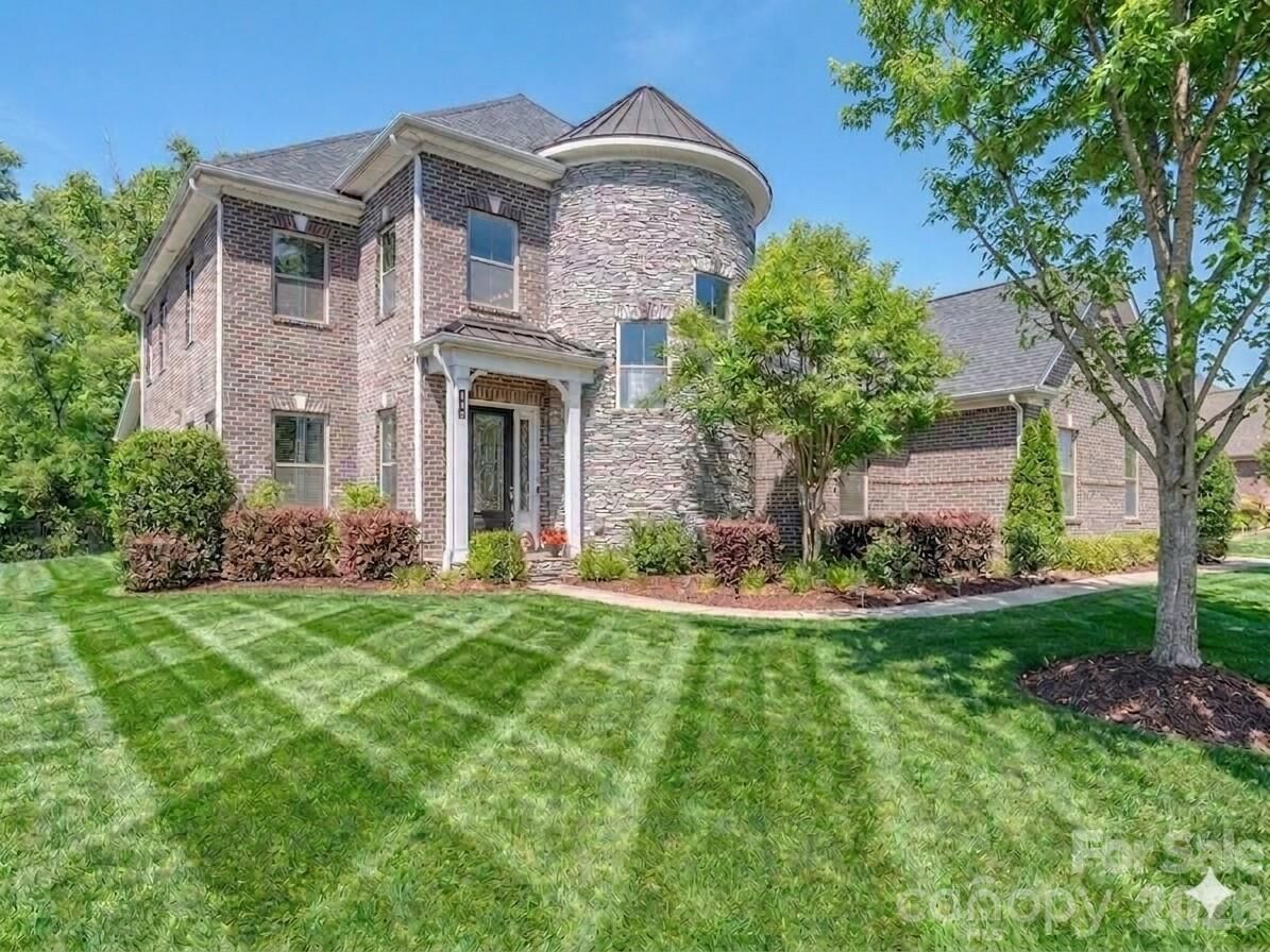 Property Photo:  121 Enclave Boulevard  NC 28104 