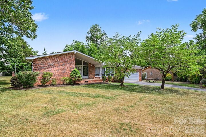 Property Photo:  207 Sills Drive  NC 28146 