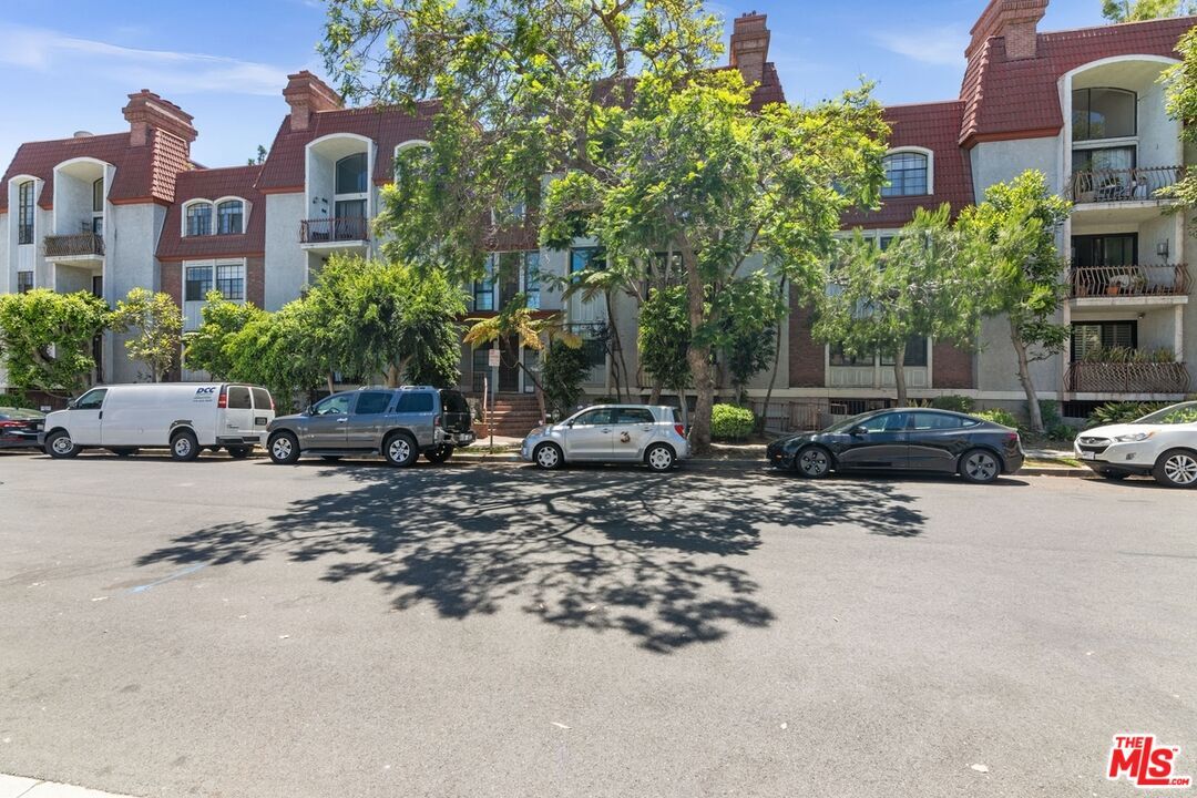 Property Photo: 2031 S Bentley Ave CA 90025