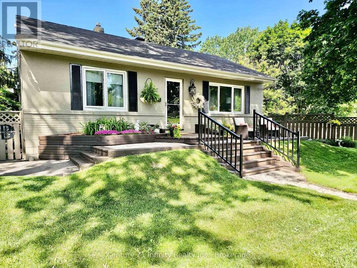 Property Photo:  43 Colonial Avenue  ON M1M 2C3 