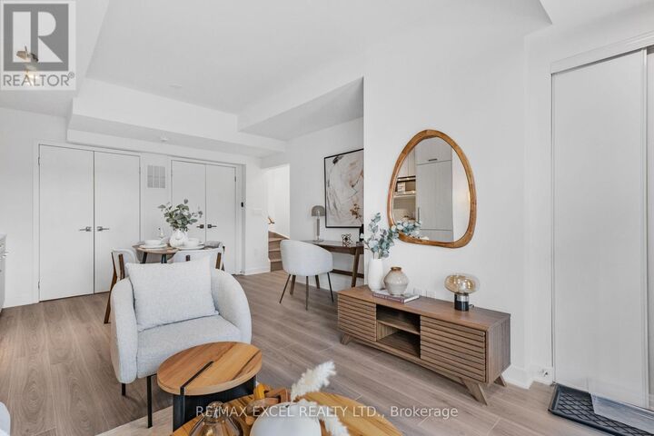 Property Photo:  75 Curlew Drive Th09  ON M3A 0A9 