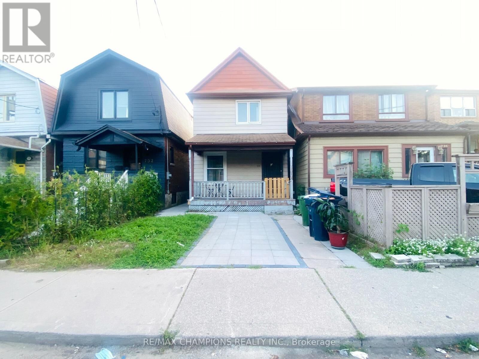 Property Photo:  734 Willard Avenue Main  ON M6S 3S5 