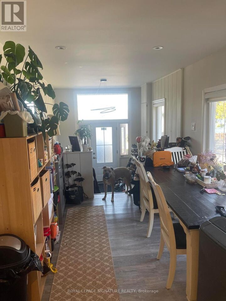 Property Photo: 5749 Lakeshore Road 2 ON L4A 7X3