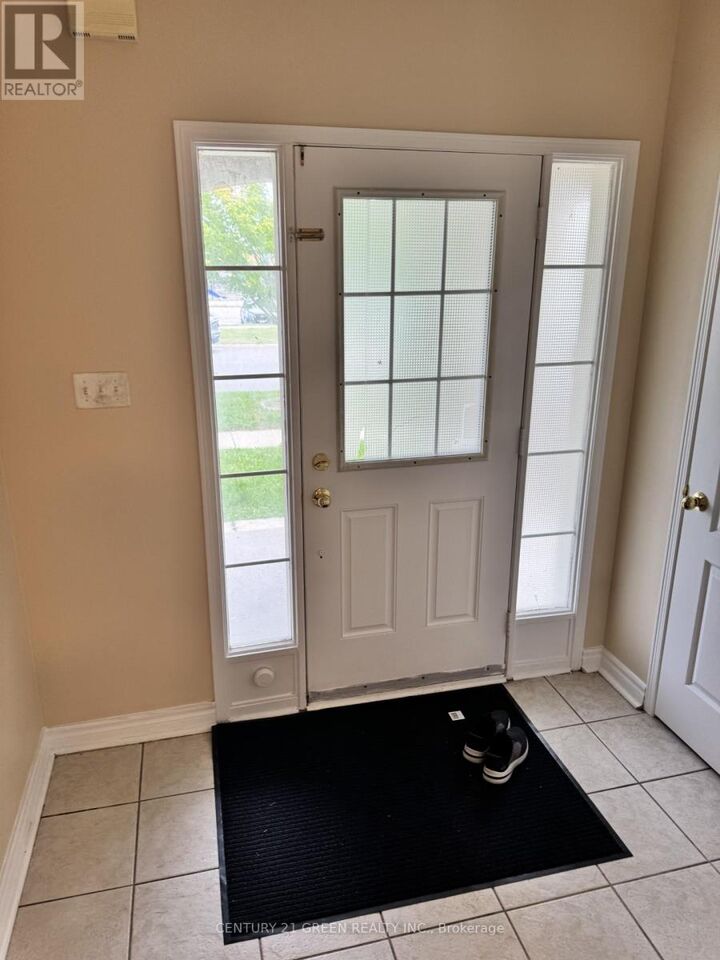 Property Photo:  474 Denyes Way Upper  ON L9T 6X2 