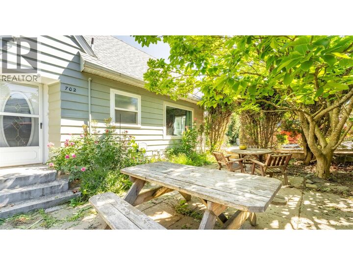 Property Photo: 702 Ibbitson Street BC V0B 1G4