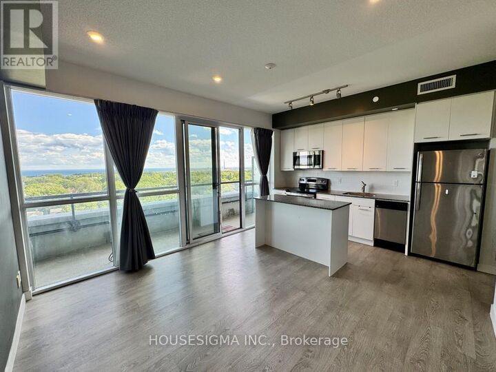 Property Photo:  2055 Danforth Avenue 811  ON M4C 1J8 