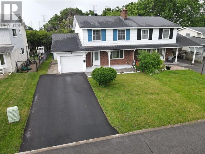 12 Downsview Crescent — photo 1