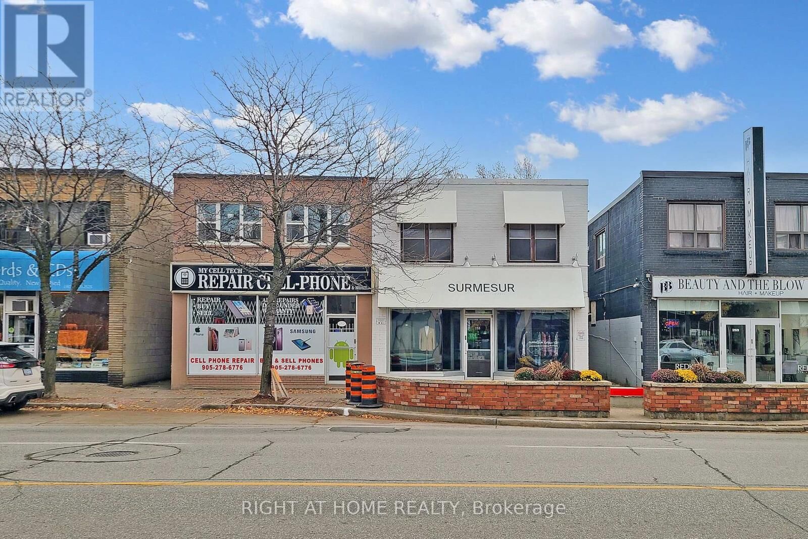 Property Photo:  255 Lakeshore Road East #A  ON L5G 1G8 