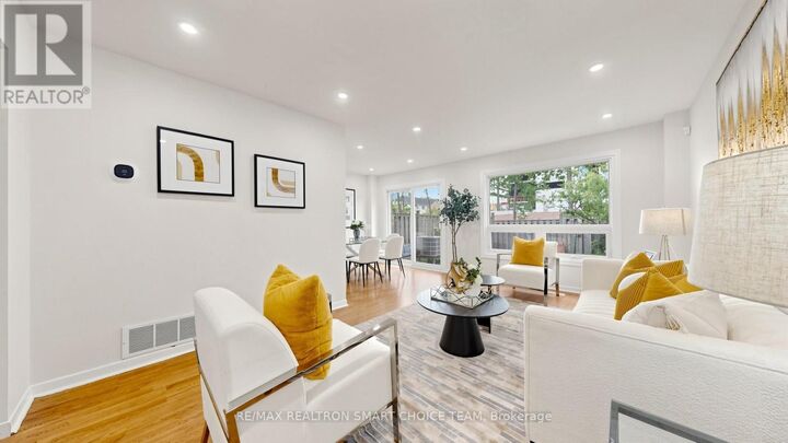 Property Photo: 40 Dundalk Drive 27 ON M1P 4S3