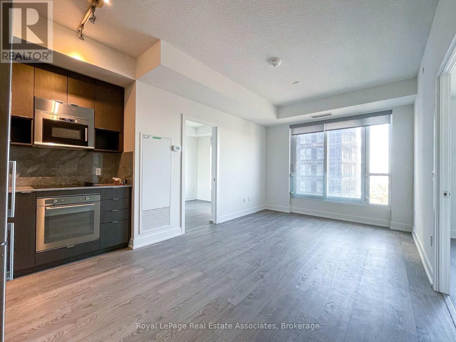 Property Photo:  7 Mabelle Avenue 3307  ON M5T 0C9 