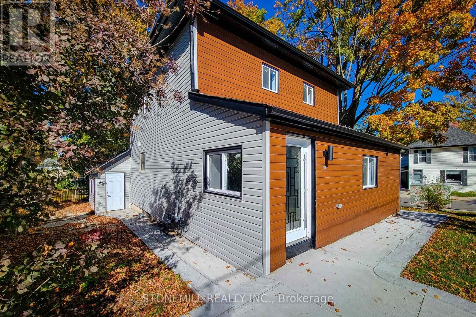 Property Photo: 727 College Avenue ON N4S 2C7