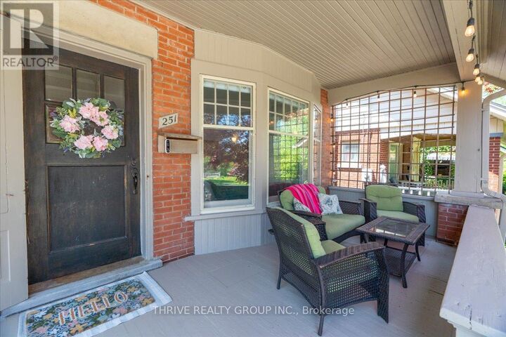 Property Photo:  251 Ridout Street South  ON N6C 3Y5 