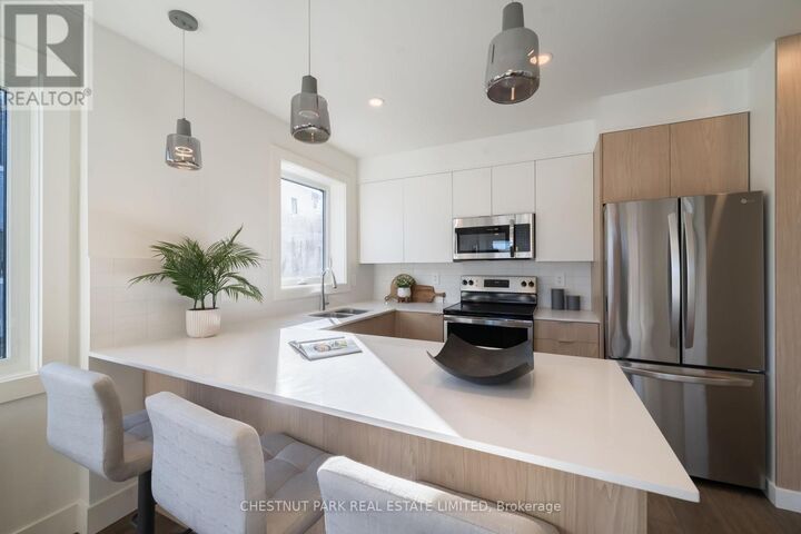 Property Photo:  1436 Avenue Road 2  ON M5N 2H7 