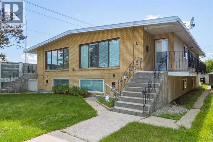 Property Photo:  196 Gordon Drive Southwest  AB T3E 3W6 