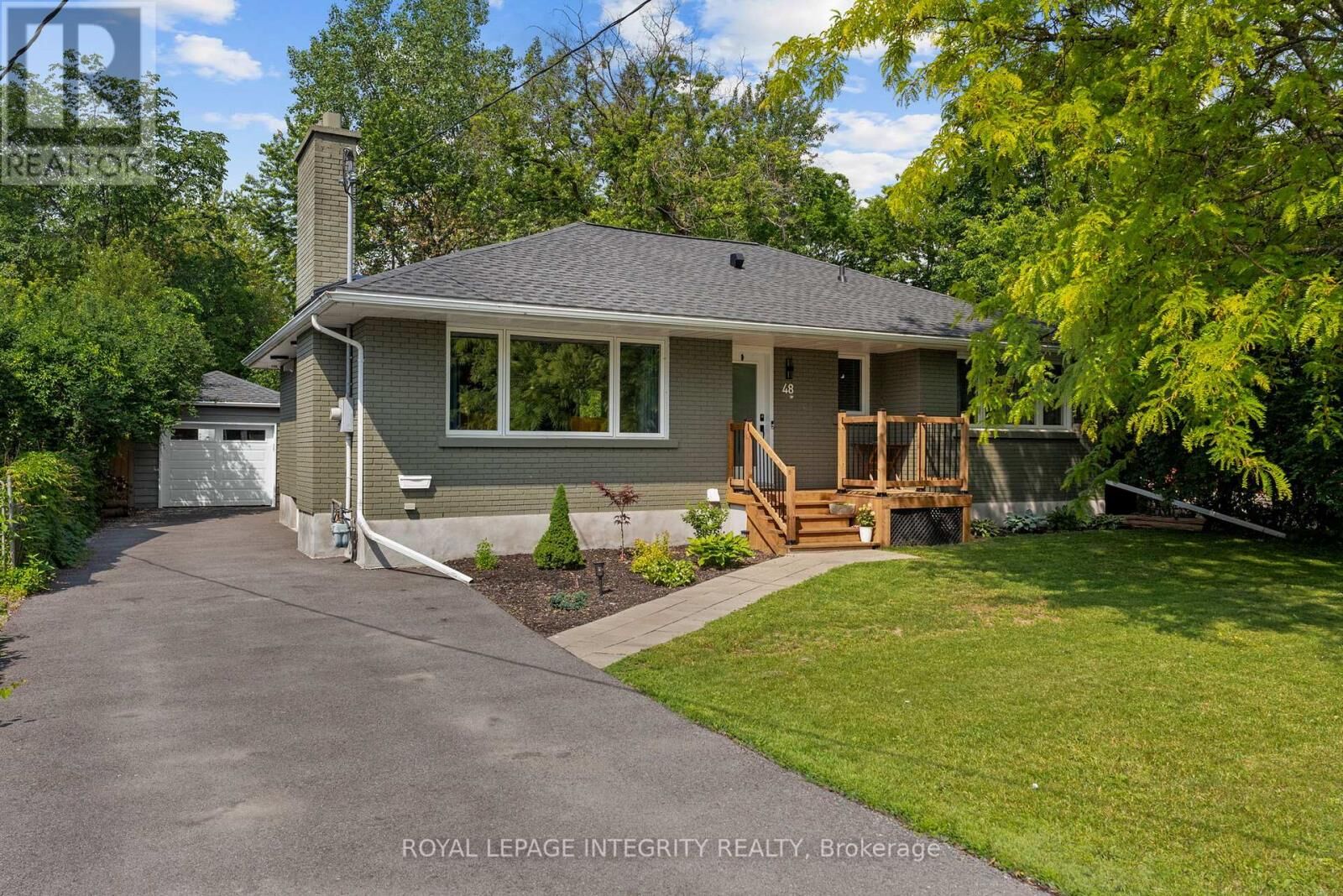 Property Photo:  48 Dunham Street  ON K1J 7L8 