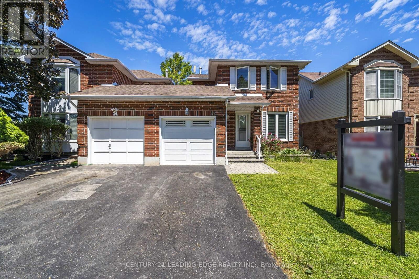 Property Photo:  42 Hewitt Crescent  ON L1S 7A4 