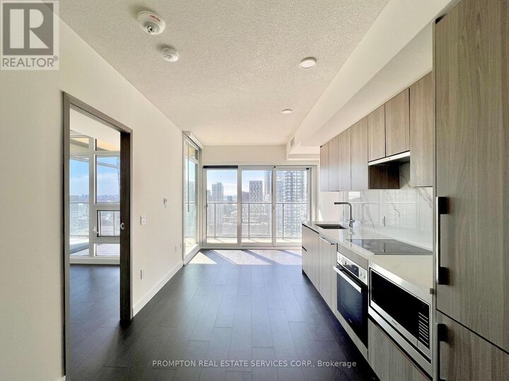 Property Photo:  3 Concord Cityplace Way 3212  ON M5V 0X4 