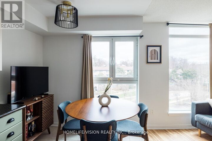 Property Photo:  18 Valley Woods Road 902  ON M3A 0A1 