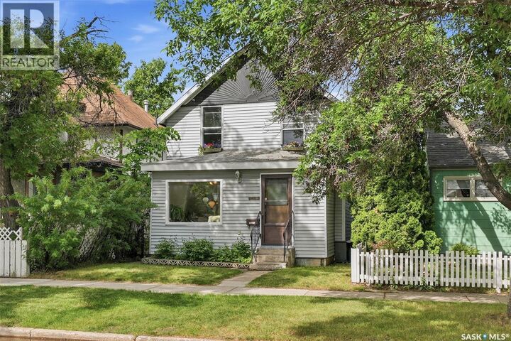 Property Photo:  611 J Avenue S  SK S7M 2A9 
