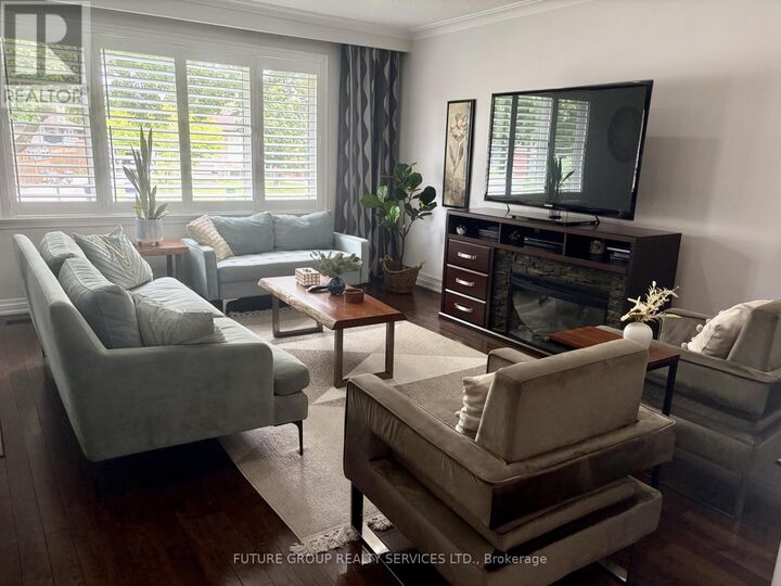 Property Photo:  2 Fingal Place (Upper)  ON M9V 2V4 