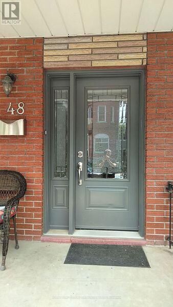 Property Photo:  48 Ulster Street Main  ON M5S 1E3 