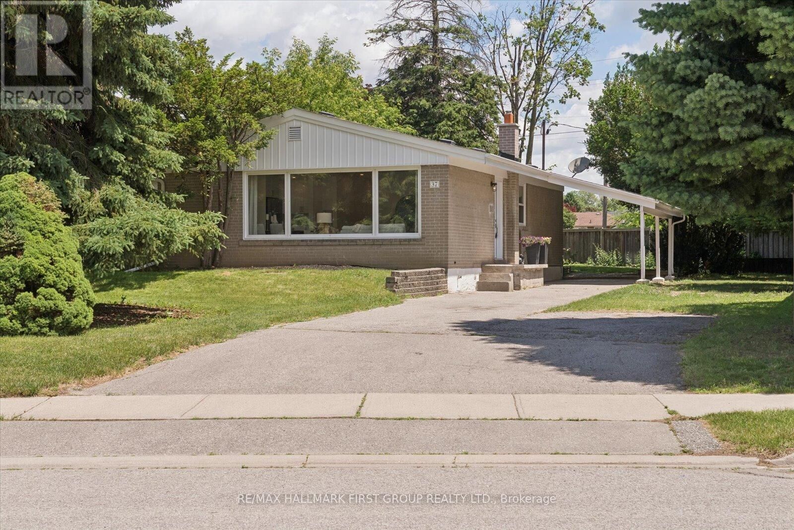 Property Photo:  37 Hiley Avenue  ON L1S 6H4 