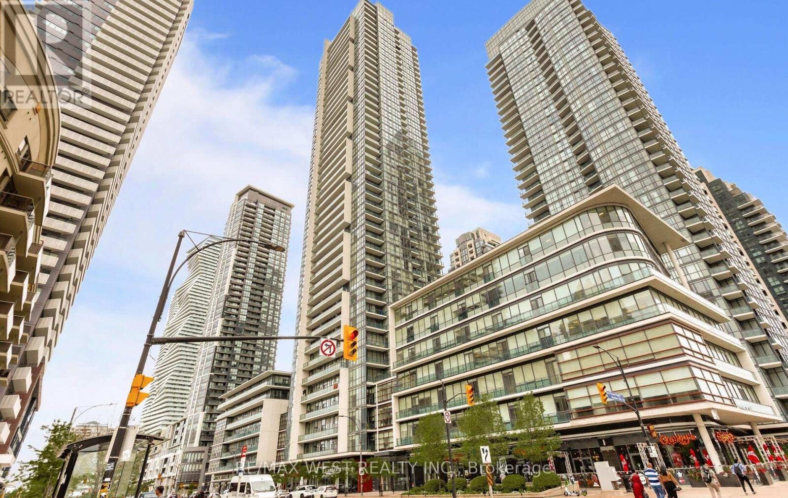 Property Photo:  4070 Confederation Pkwy #1504 Parkway  ON L5B 0E9 