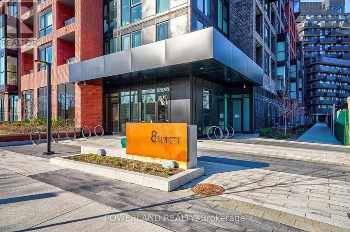 Property Photo:  8 Tippett Road 522  ON M3H 0E7 
