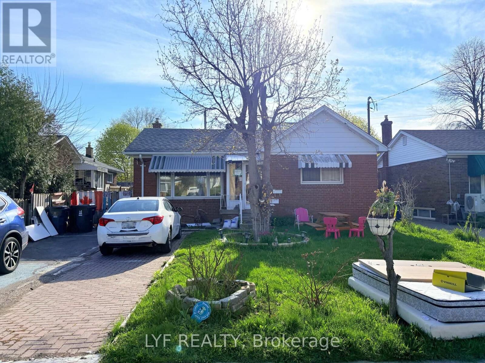 Property Photo: 22 Ivordale Crescent Bsmt Rm 2 ON M1R 2W6