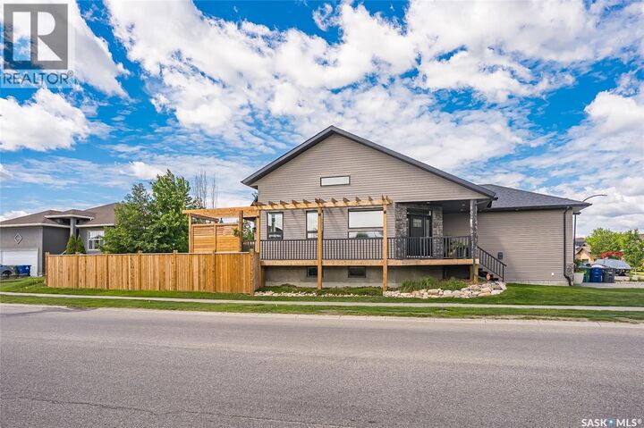 Property Photo: 519 Trimble Crescent SK S7W 0E1