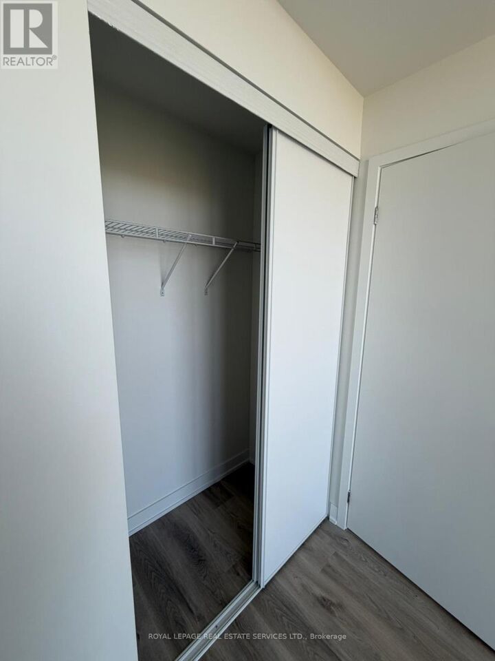 Property Photo:  1 Fairview Road East 3010  ON L5A 4C6 
