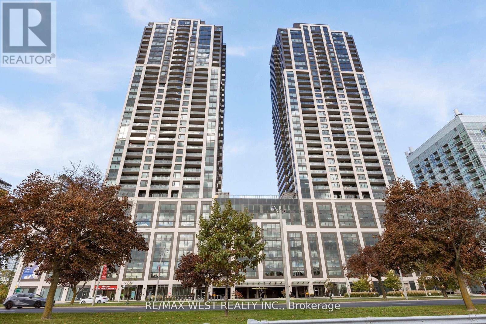 Property Photo: 1928 Lake Shore Boulevard West 3902 ON M6S 0B1