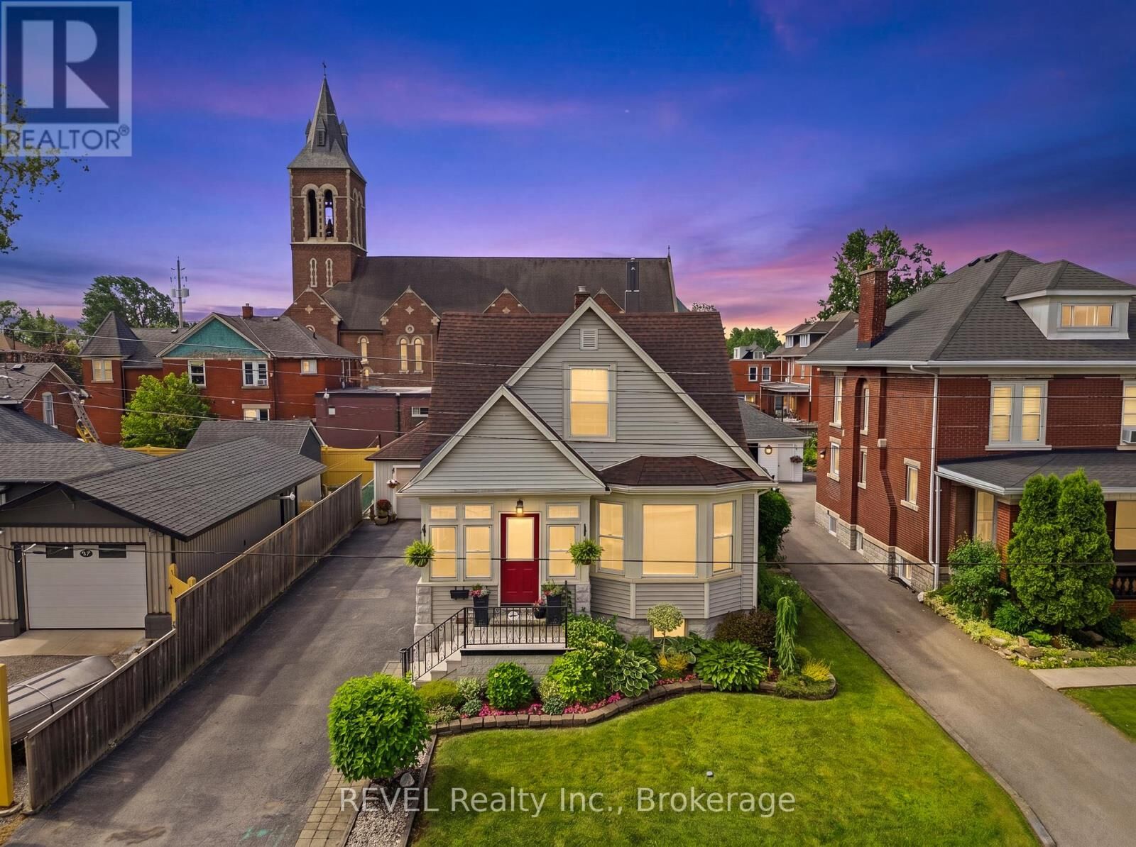 Property Photo:  99 Young Street  ON L3B 4C5 